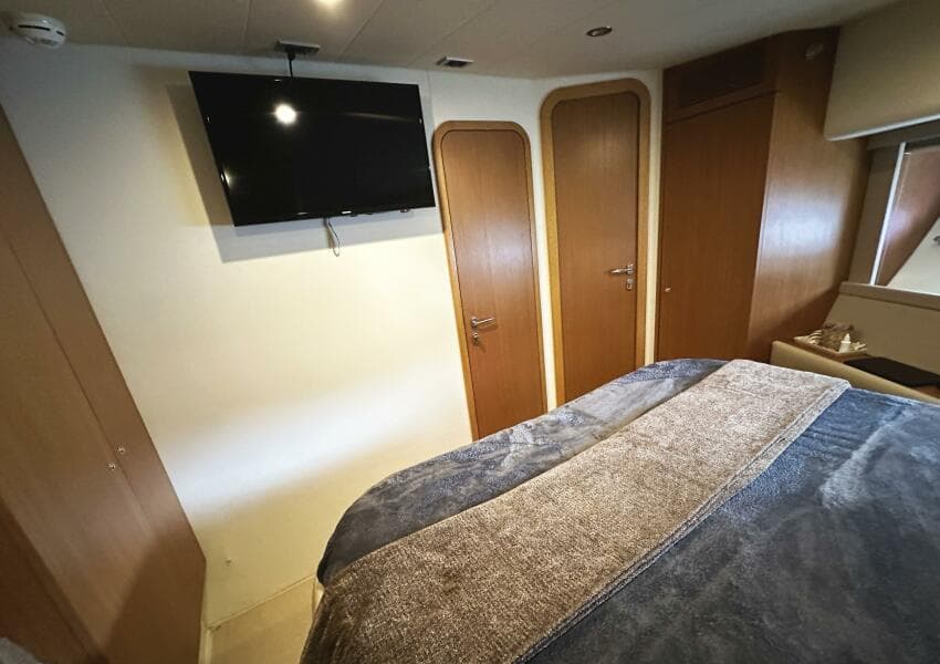 2014 Ferretti Yachts 530