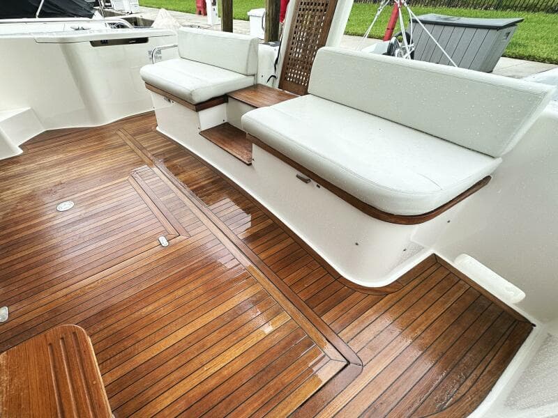 2014 Ferretti Yachts 530