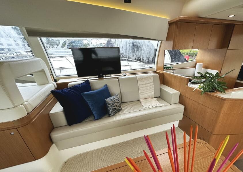 2014 Ferretti Yachts 530
