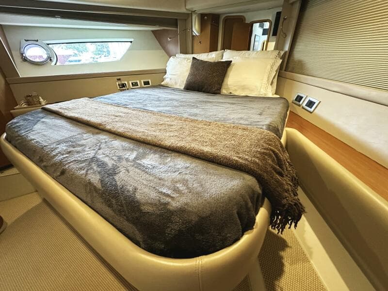2014 Ferretti Yachts 530