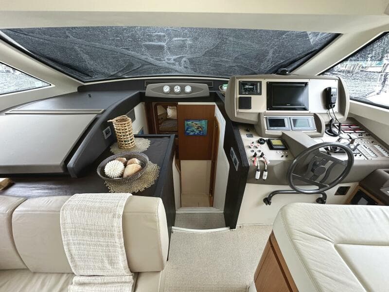 2014 Ferretti Yachts 530