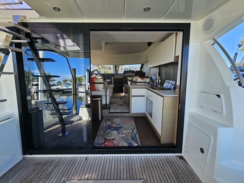 2018 Prestige 460 Fly