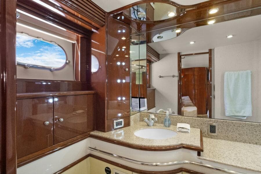 2008 Marquis 690