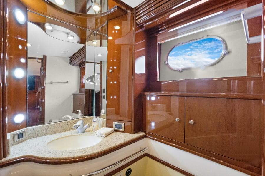 2008 Marquis 690