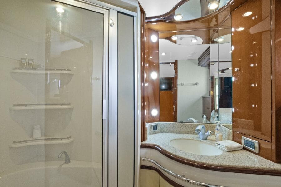 2008 Marquis 690