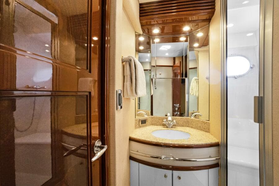 2008 Marquis 690