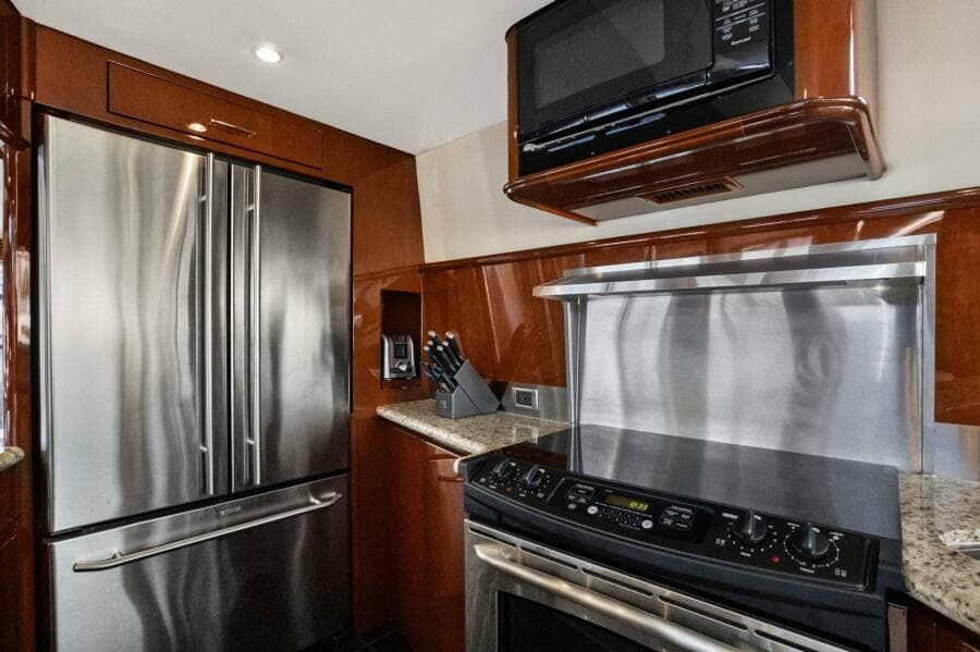 2008 Marquis 690