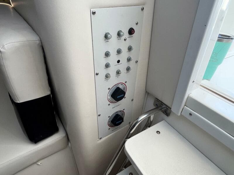 2001 Wellcraft 330 Coastal
