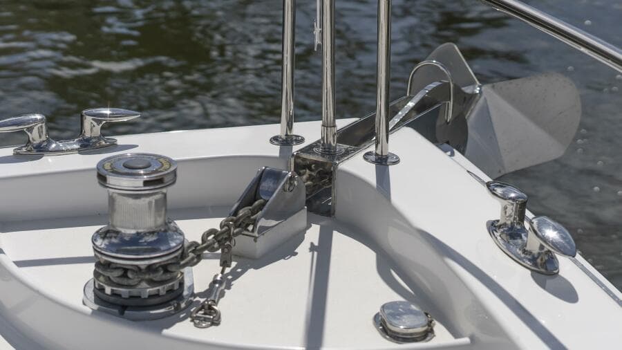 Hatteras 80 Gallopin- Windlass and Bow Anchor
