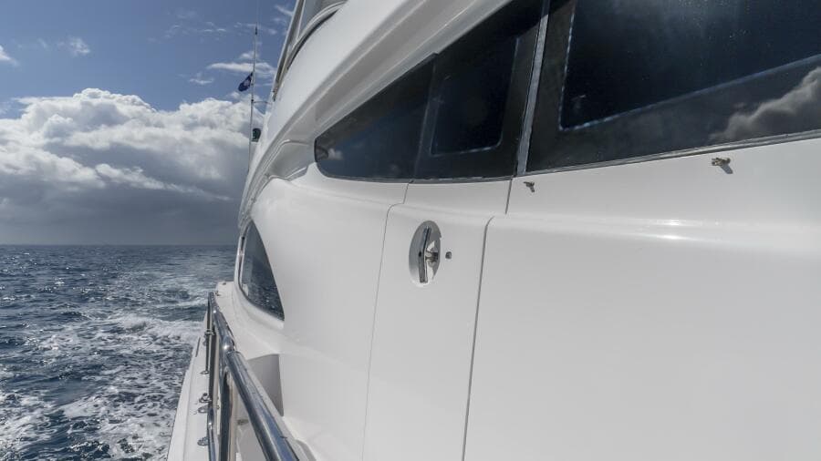 Hatteras 80 Gallopin- Portside