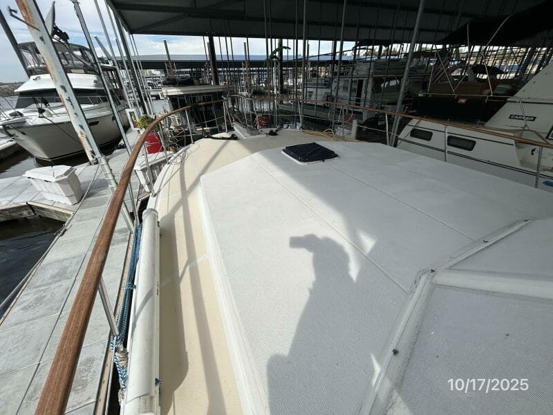 40' Kha Shing foredeck1