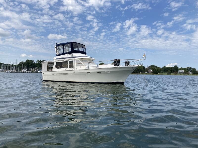 40' Kha Shing starboard forward profile1