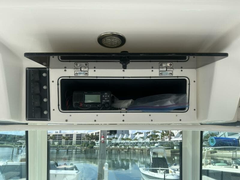 Helm Radio 