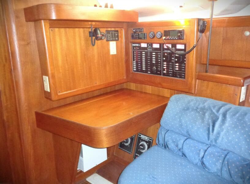 2001 Hunter 380