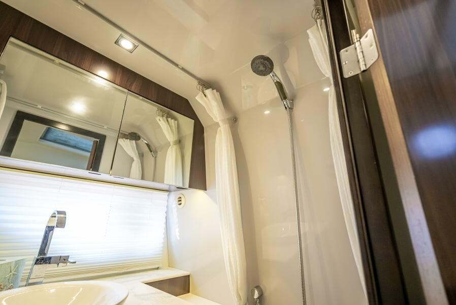 2022 Cruisers Yachts GLS OB
