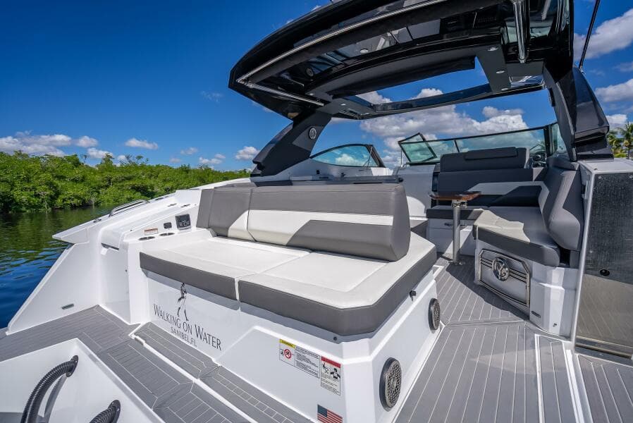 2022 Cruisers Yachts GLS OB
