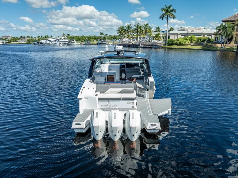 2022 Cruisers Yachts GLS OB