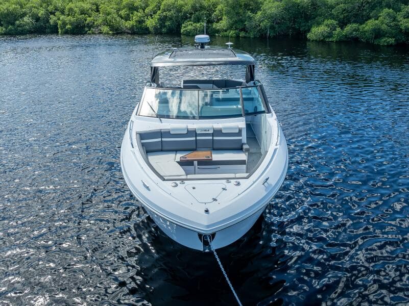 2022 Cruisers Yachts GLS OB