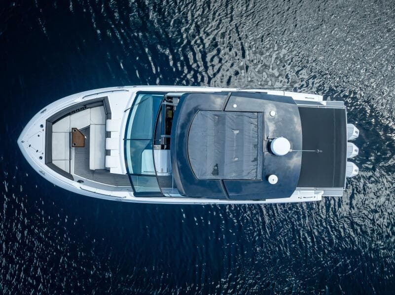 2022 Cruisers Yachts GLS OB