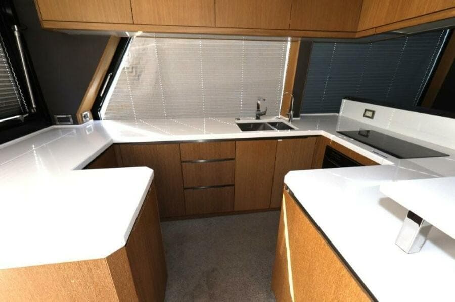 2019 Galeon 650 Sky