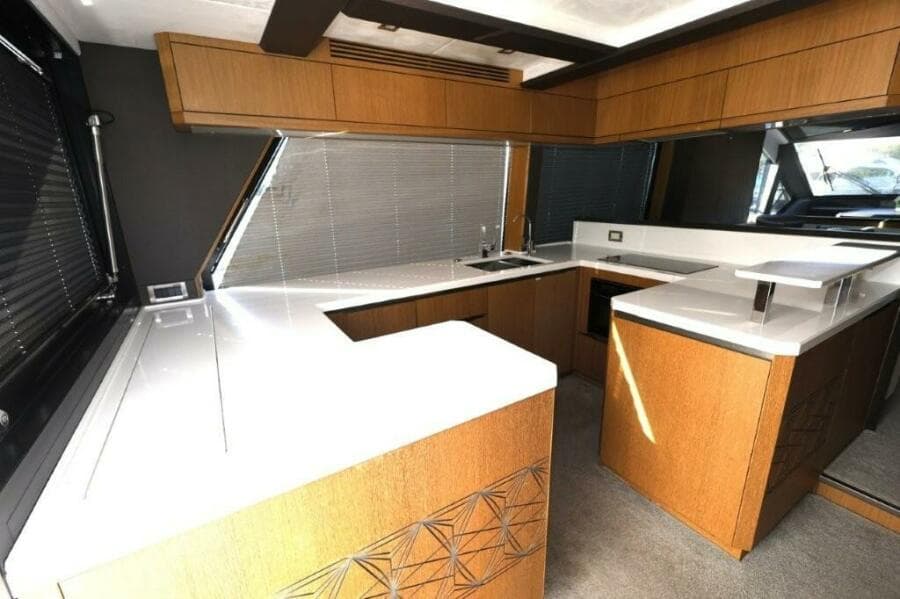 2019 Galeon 650 Sky