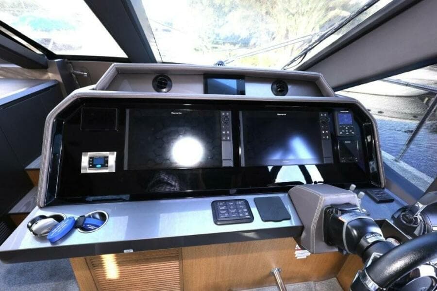 2019 Galeon 650 Sky
