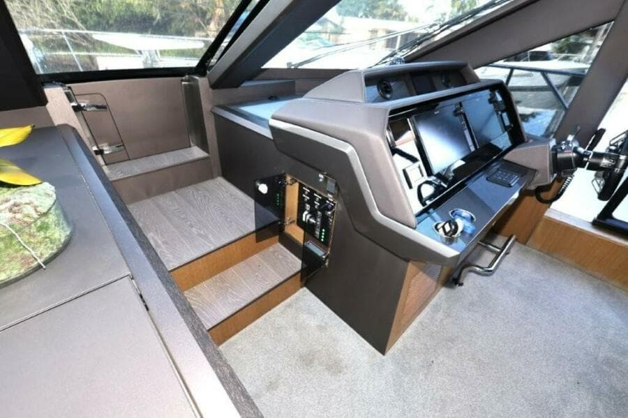 2019 Galeon 650 Sky