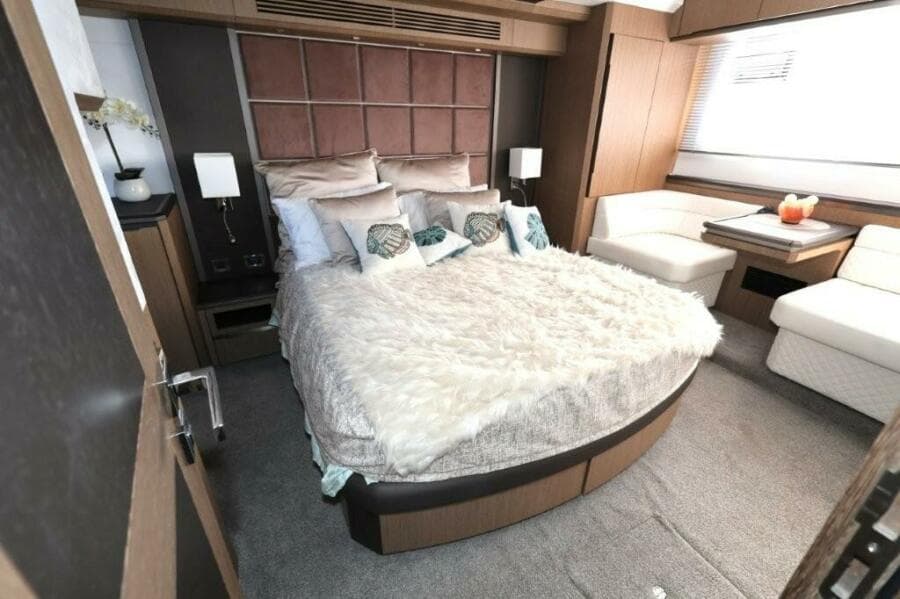 2019 Galeon 650 Sky