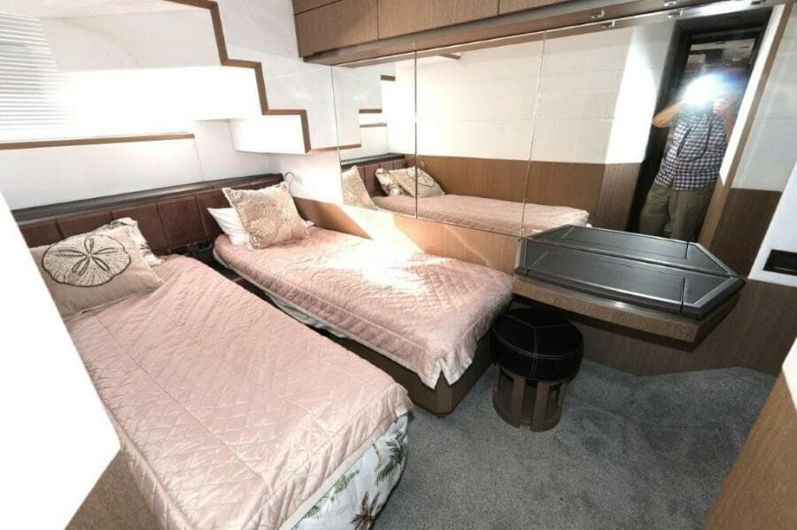 2019 Galeon 650 Sky