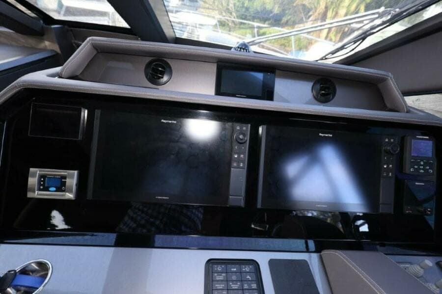 2019 Galeon 650 Sky