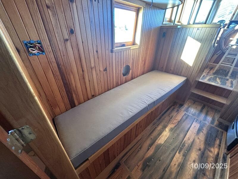 Choptank galley benchseat1