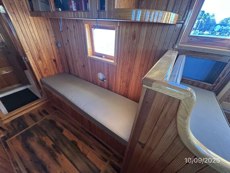 Choptank galley benchseat2