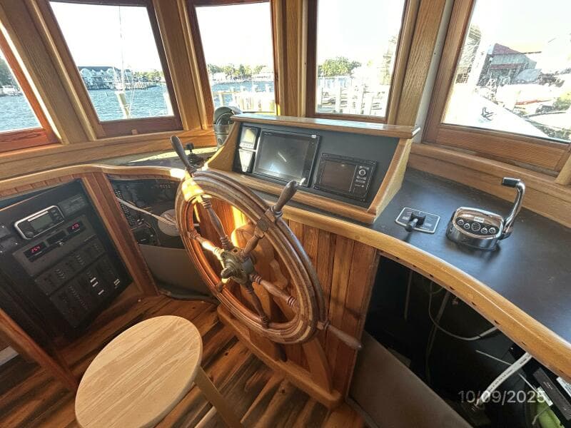 Choptank pilothouse helm1