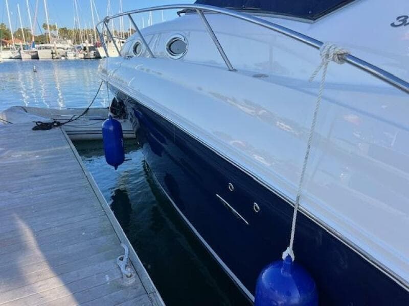 2005 Sea Ray 320 Sundancer