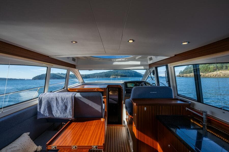 2023 Nimbus 405 Flybridge