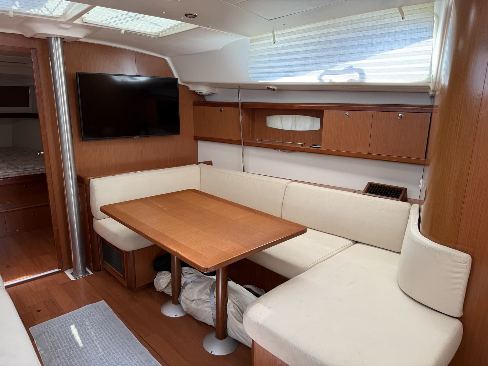 Beneteau 43