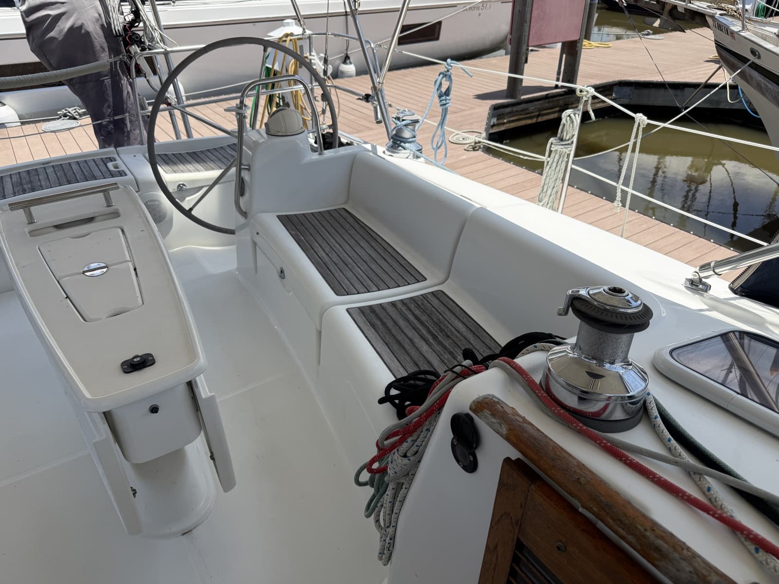Beneteau 43