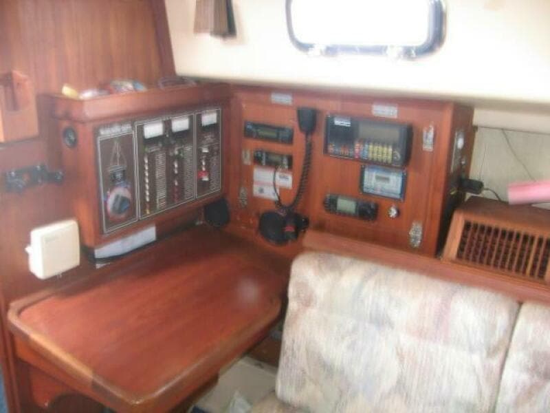 1989 Island Packet 35