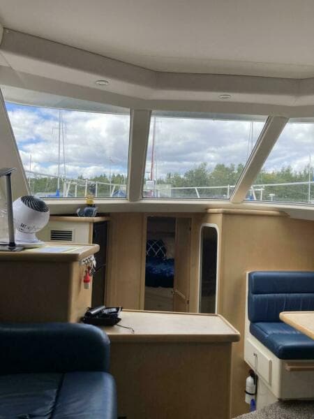 1998 Carver 355 Aft Cabin