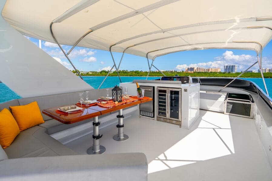 1991 Maiora Raised Pilothouse