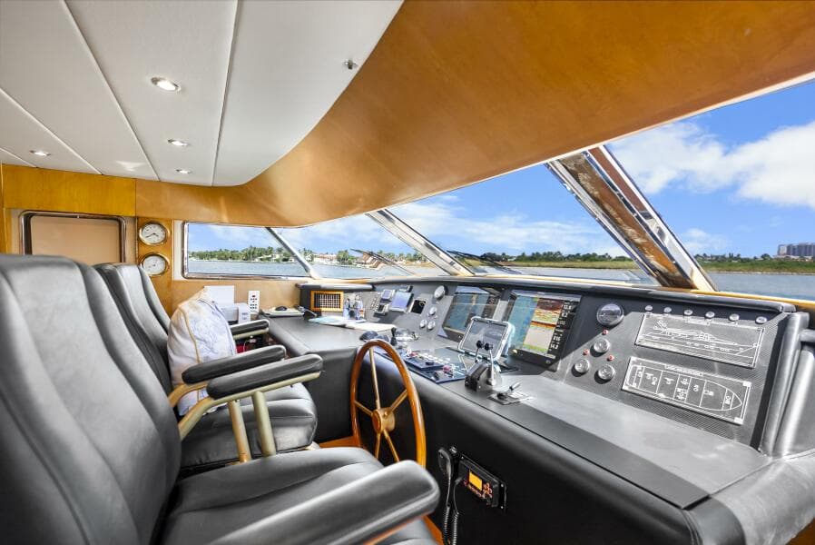 1991 Maiora Raised Pilothouse
