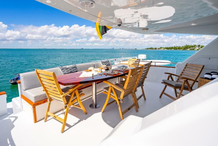 1991 Maiora Raised Pilothouse