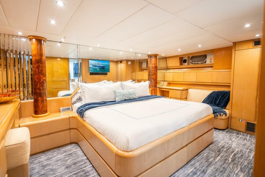 1991 Maiora Raised Pilothouse