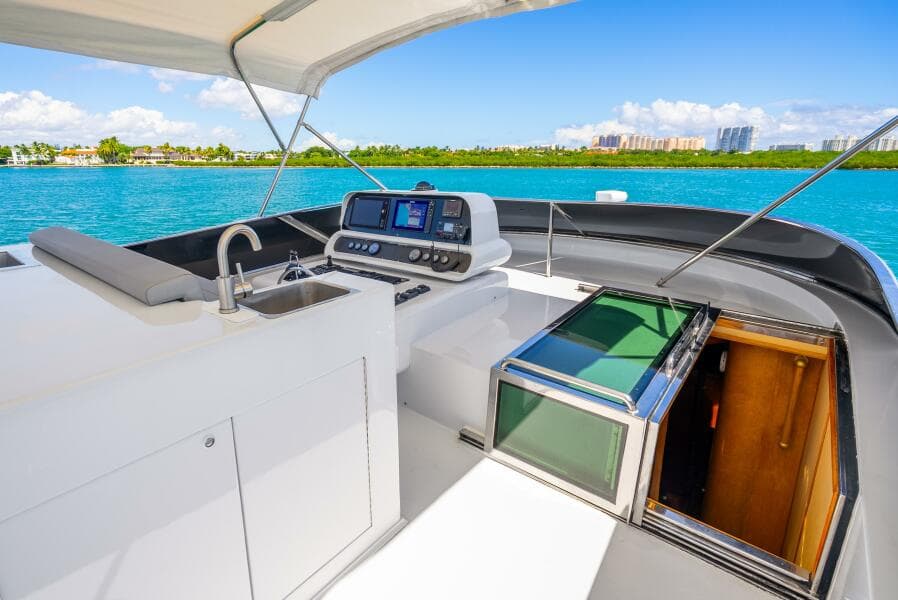 1991 Maiora Raised Pilothouse
