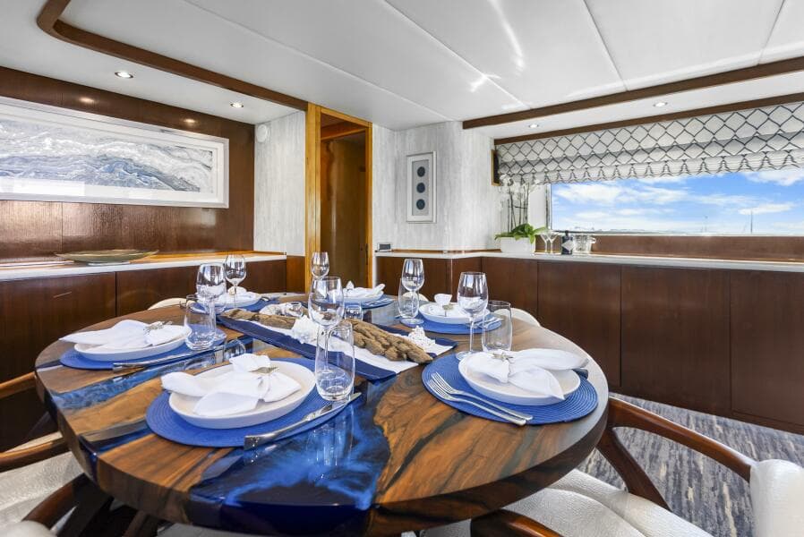 1991 Maiora Raised Pilothouse