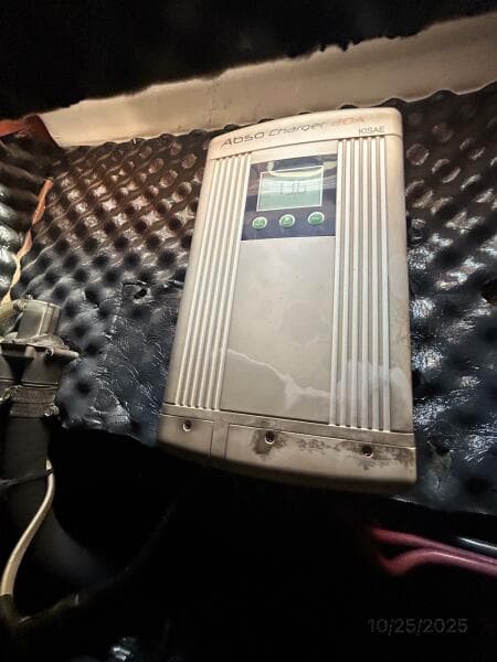 37' Beneteau battery charger