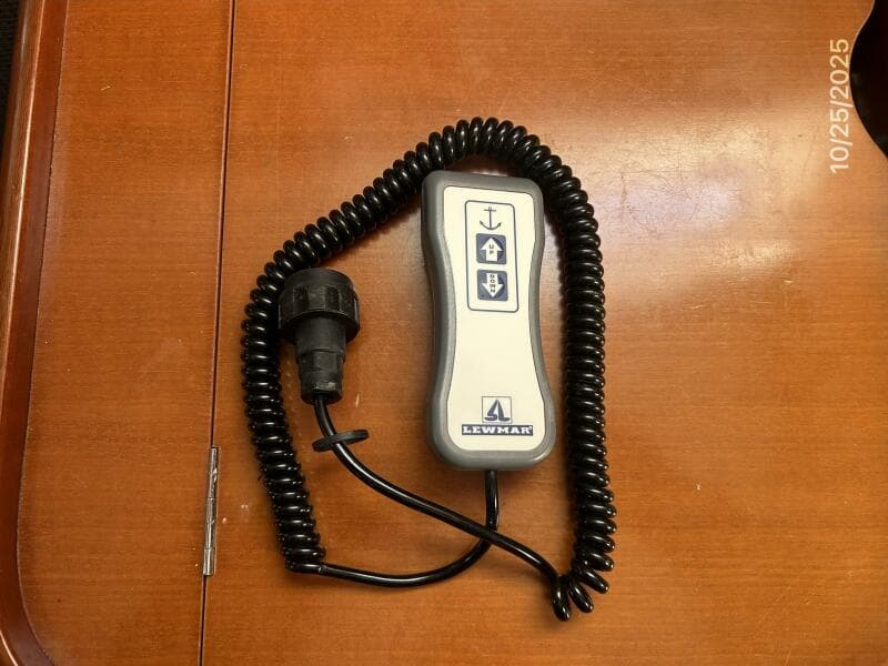 37' Beneteau anchor windlass control