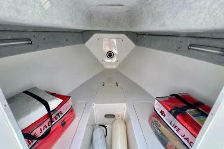 1994 Fountain 31 Center Console