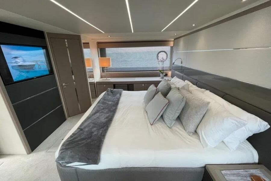 2020 Sunseeker 74 Sport Yacht