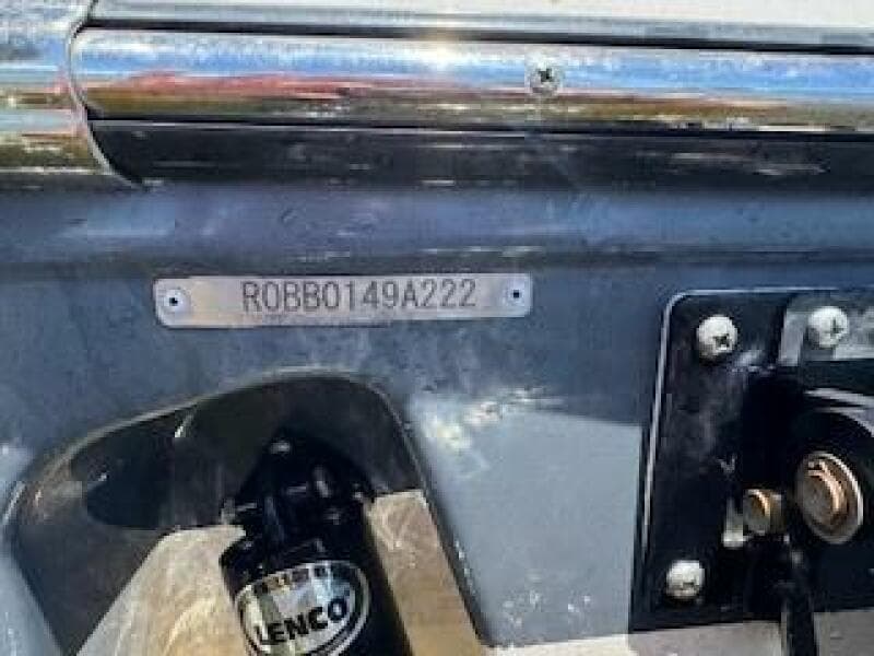 2022 Robalo R242 Center Console